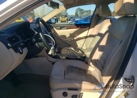 2013 Volkswagen Passat Sel from USA, damaged, VIN 1VWCP7A34DC068023